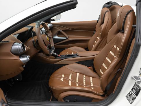 Certified 2023 Ferrari 812 GTS RWD image 5