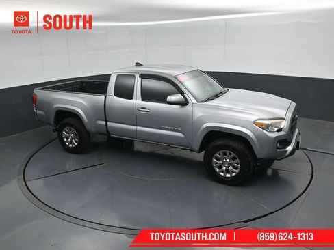 Used 2016 Toyota Tacoma SR5 AWD/4WD image 45