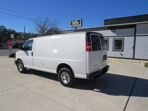 Used 2021 Chevrolet Express 2500 w/ Driver Convenience Package RWD image 12