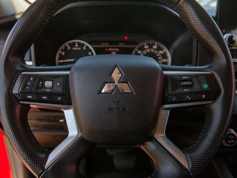 Used 2024 Mitsubishi Outlander SE Black Edition FWD image 17