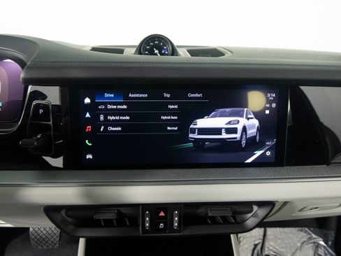 Certified 2026 Porsche Cayenne E-Hybrid Coupe AWD/4WD image 28