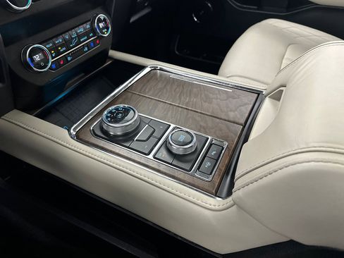 Used 2020 Ford Expedition Platinum image 35