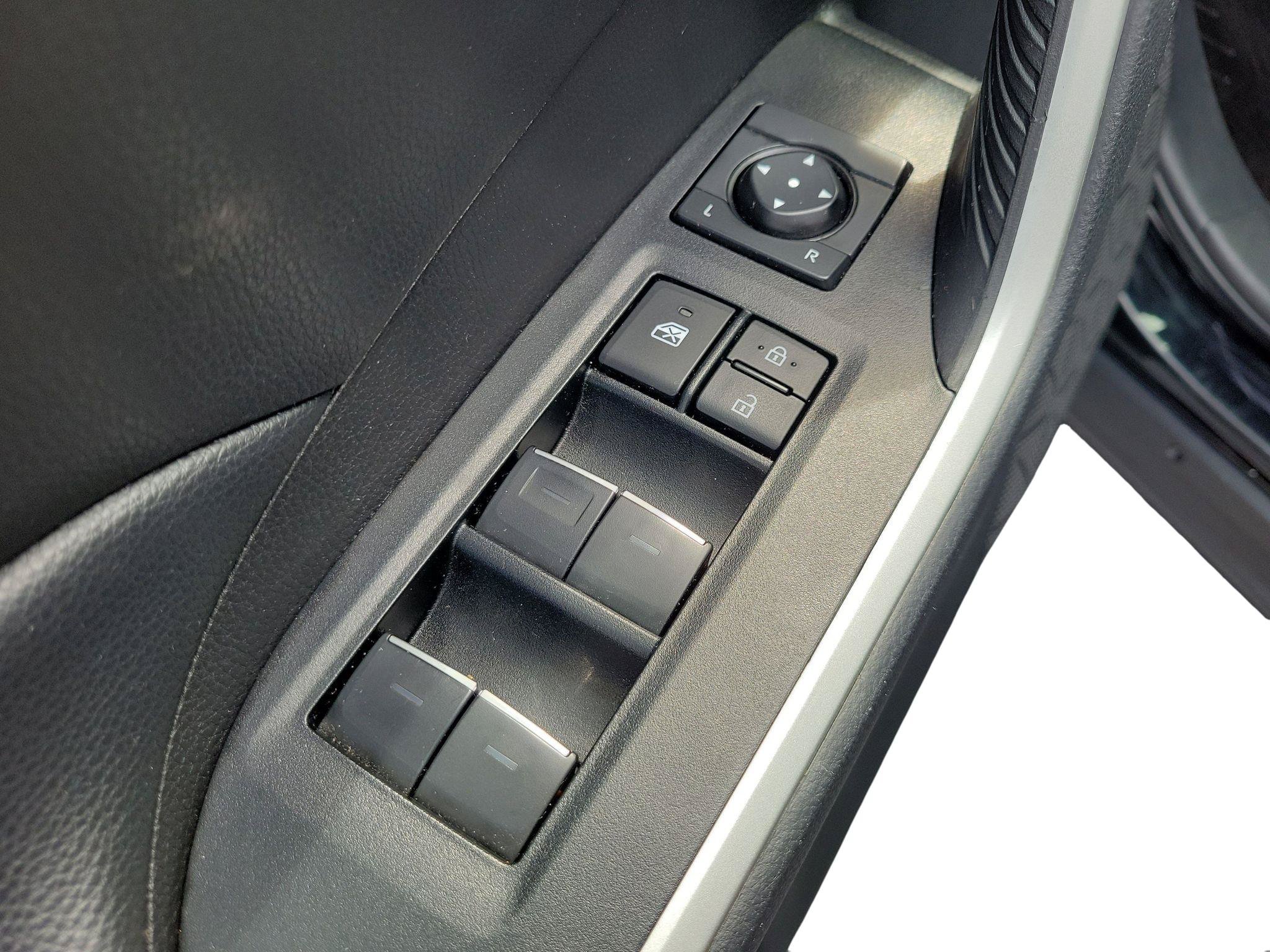 Used 2025 Toyota RAV4 XLE FWD image 9