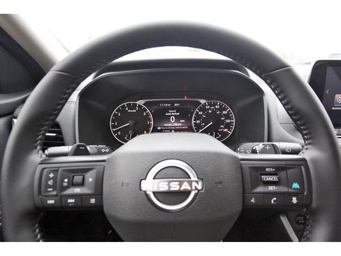 Used 2026 Nissan Rogue SV w/ SV Premium Package FWD image 9
