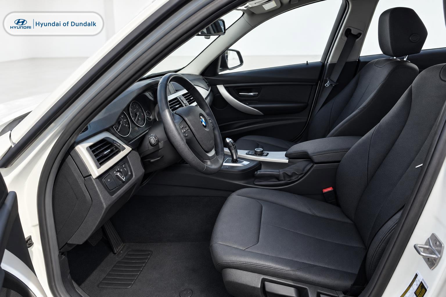 Used 2017 BMW 320i Sedan RWD image 6