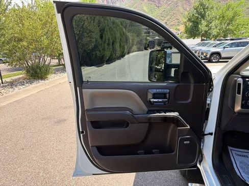 Used 2015 GMC Sierra 2500 Denali w/ Duramax Plus Package AWD/4WD image 10