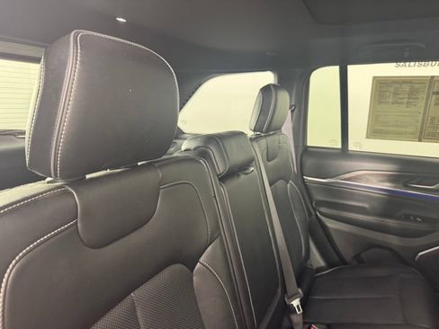 Used 2023 Jeep Grand Cherokee Overland AWD/4WD image 37