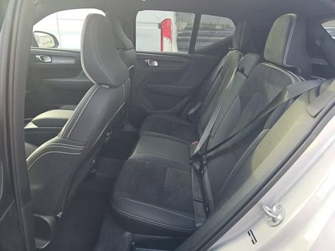 Used 2025 Volvo XC40 B5 Plus AWD/4WD image 4
