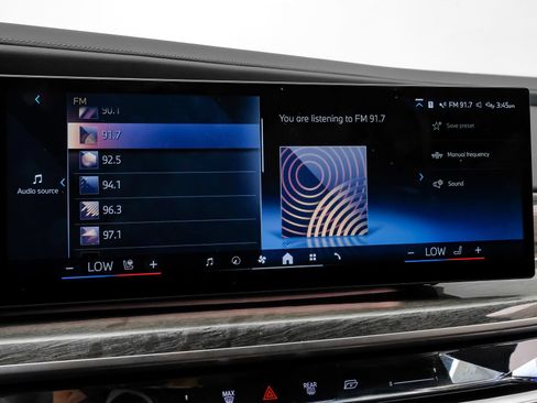 Used 2023 BMW 740i w/ Parking Assistance Package RWD image 29