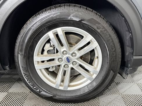 Used 2024 Ford Explorer XLT image 56