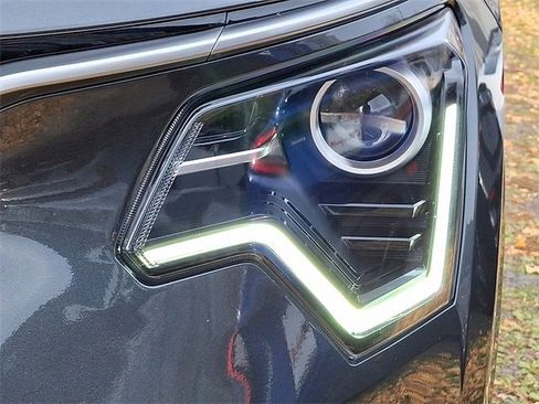 Certified 2025 Kia Niro EX Touring image 9