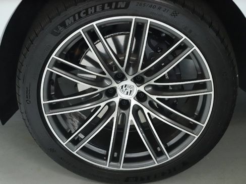 Used 2026 Porsche Macan AWD/4WD image 44