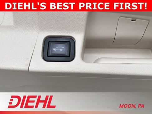 Used 2022 GMC Acadia Denali w/ Denali Ultimate Package AWD/4WD image 8