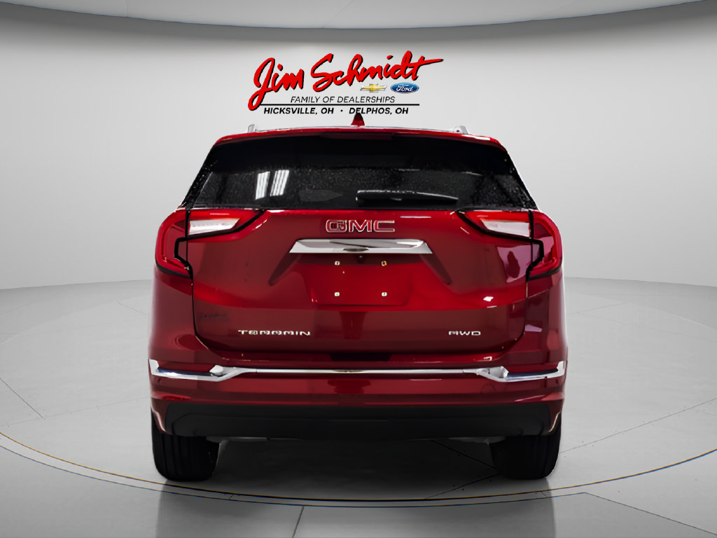 Used 2024 GMC Terrain Denali w/ Denali Premium Package AWD/4WD image 4