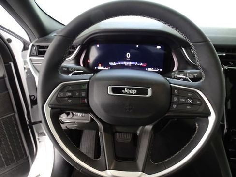 Certified 2023 Jeep Grand Cherokee Altitude image 6