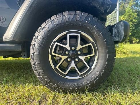 Used 2025 Jeep Wrangler Unlimited Rubicon AWD/4WD image 16