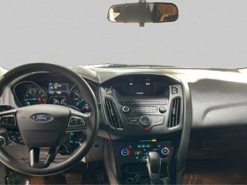 Used 2018 Ford Focus SE image 11