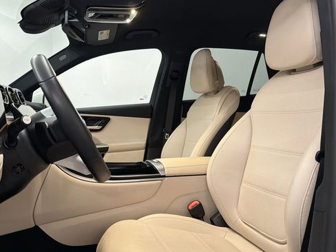 Used 2024 Mercedes-Benz GLC 300 image 5