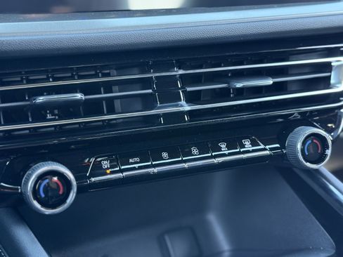 New 2026 Chevrolet Traverse LT w/ Midnight/Sport Edition image 18