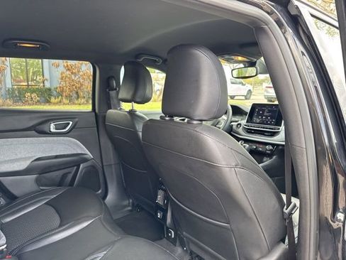 Used 2025 Jeep Compass Latitude image 16