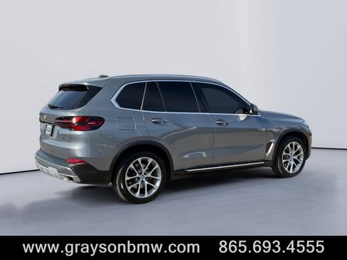 Used 2024 BMW X5 sDrive40i w/ Premium Package image 3