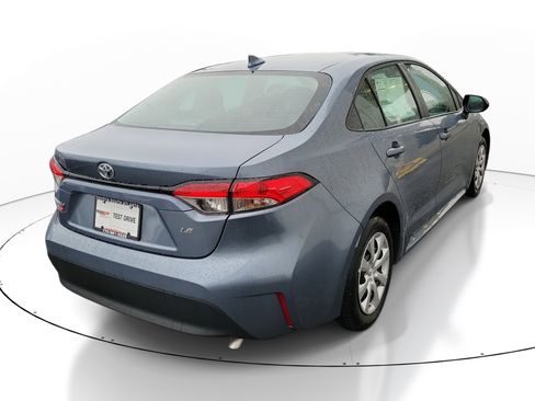 Used 2025 Toyota Corolla LE image 6