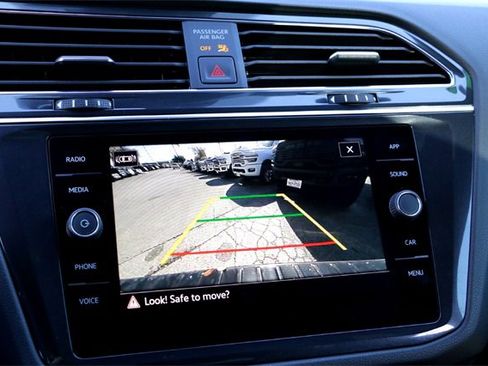 Used 2023 Volkswagen Tiguan SE R-Line image 17