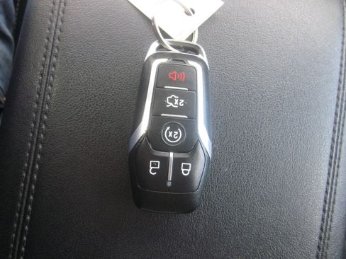 Used 2016 Ford Edge SEL w/ Equipment Group 201A AWD/4WD image 14