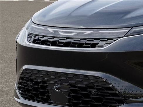 New 2027 Chrysler Pacifica Pinnacle w/ Theater Group AWD/4WD image 11