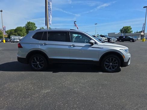 Used 2022 Volkswagen Tiguan SE AWD/4WD image 2