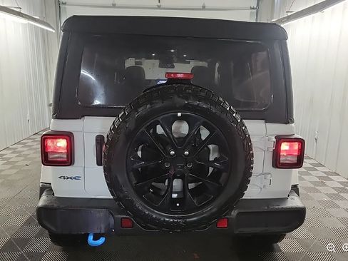 Used 2024 Jeep Wrangler Unlimited w/ Convenience Group AWD/4WD image 5