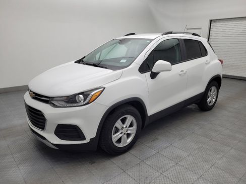 Used 2021 Chevrolet Trax LT w/ LT Convenience Package FWD image 2