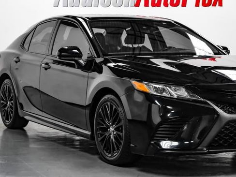 Used 2019 Toyota Camry SE image 5