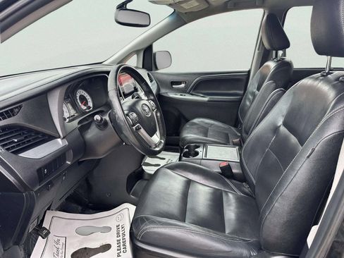 Used 2015 Toyota Sienna SE FWD image 9