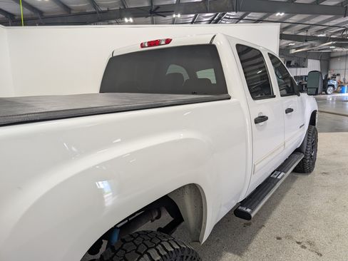 Used 2014 GMC Sierra 2500 SLE w/ SLE Preferred Package AWD/4WD image 3