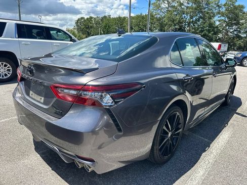 Used 2022 Toyota Camry XSE FWD image 3