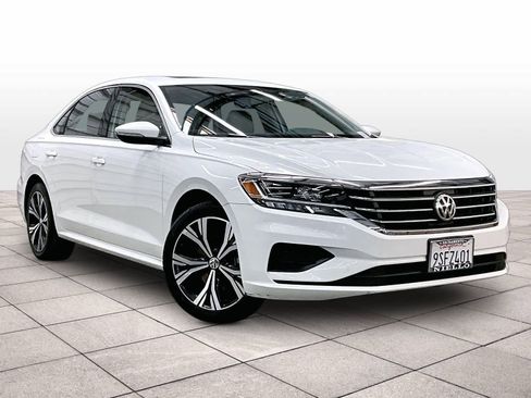 Used 2021 Volkswagen Passat 2.0T SE w/ Luggage Net & Mats Package image 2