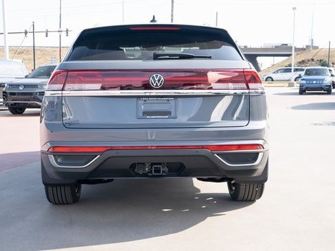 New 2026 Volkswagen Atlas Cross Sport SE FWD image 5