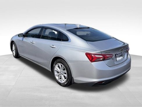 Used 2019 Chevrolet Malibu LT w/ Leather Package FWD image 3