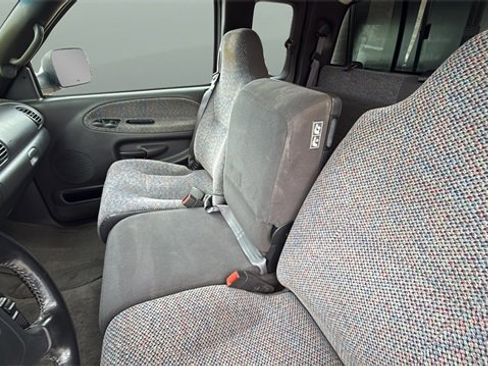 Used 2002 Dodge Ram 2500 Truck SLT image 29