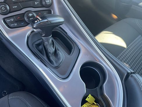 Used 2022 Dodge Challenger SXT image 17