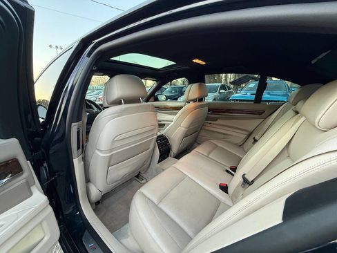 Used 2014 BMW 750i xDrive image 11