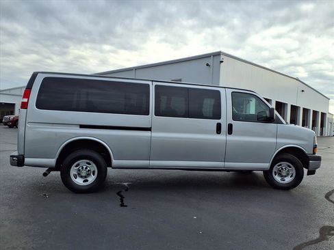 Used 2024 Chevrolet Express 3500 LS w/ Chrome Appearance Package image 30