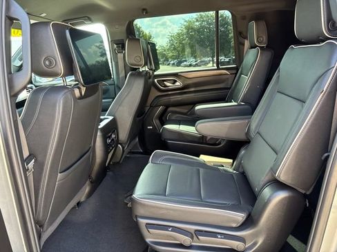 Used 2024 Chevrolet Suburban Premier w/ Advanced Technology Package AWD/4WD image 23
