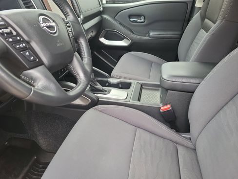 Used 2022 Nissan Frontier SV image 7
