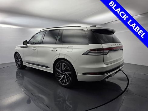 Used 2025 Lincoln Aviator Black Label w/ Jet Appearance Package image 4