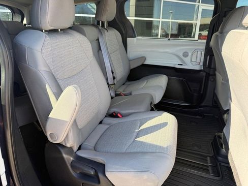 Used 2025 Toyota Sienna LE w/ LE Plus Package image 12
