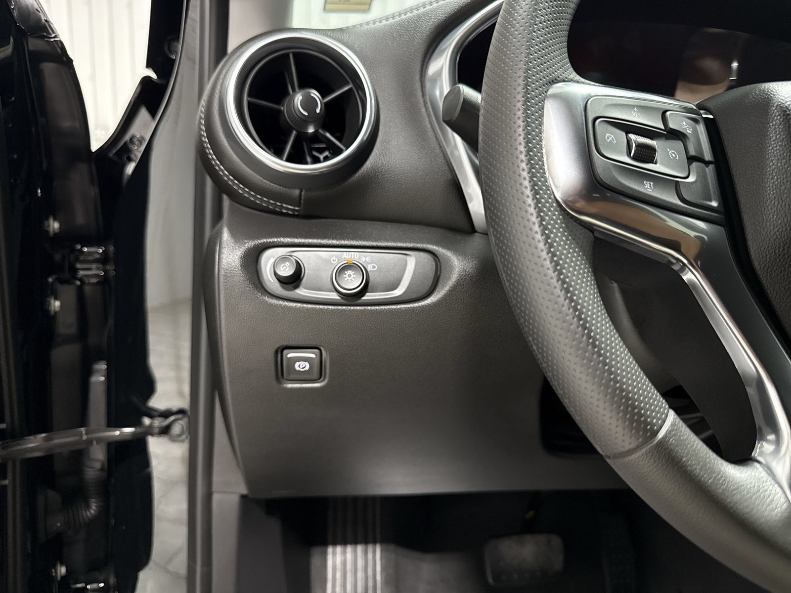 New 2026 Chevrolet Blazer LT w/ Convenience Package FWD image 18