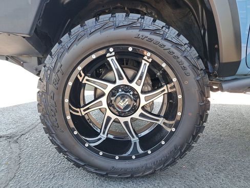Used 2019 Toyota Tacoma TRD Off-Road w/ Technology Package AWD/4WD image 29