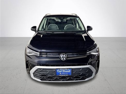 Used 2025 Volkswagen Taos SE image 3